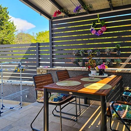 Maki I Mila Apartman Stinjan Pula Exteriör bild